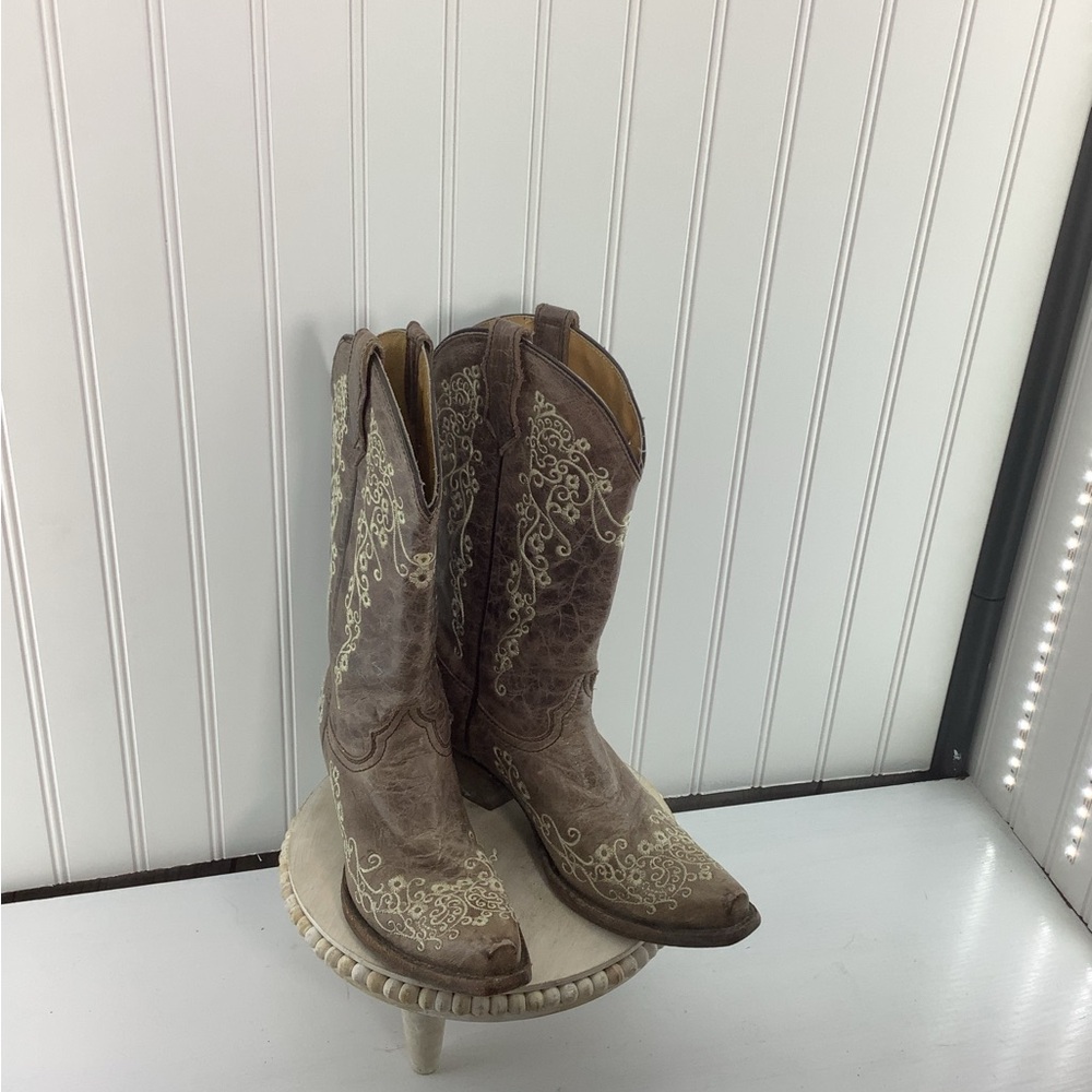 Corral tween boots size 4.5 Embroidered Western Cowboy Boots